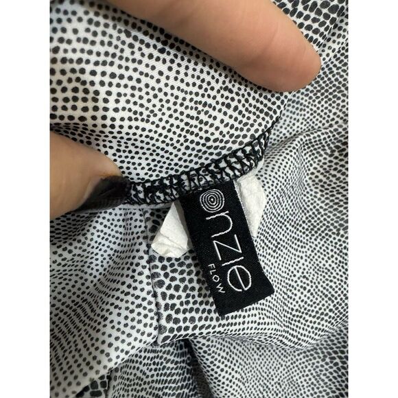 Onzie Leggings Womans size‎ Size M/L Snake Print Black White - Picture 2 of 3